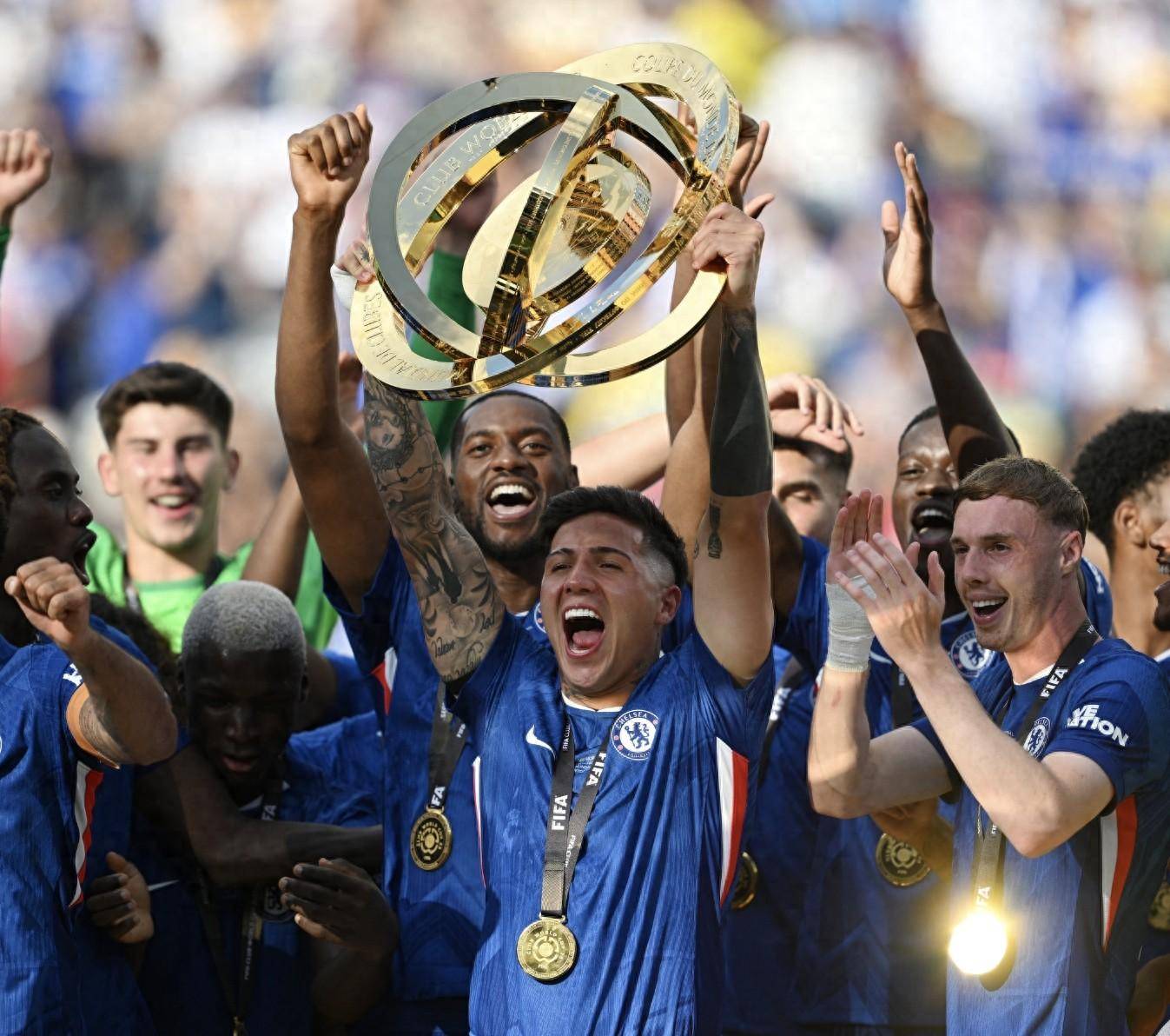 九游体育-西亚卡姆重要时刻爆冷，切尔西带队取胜！赛场气氛高涨-九游体育