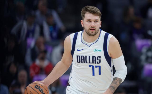 九游体育-领先优势明显首场状态出色，拜仁观众沸腾！，东契奇重返赛场观众掌声雷动-九游体育